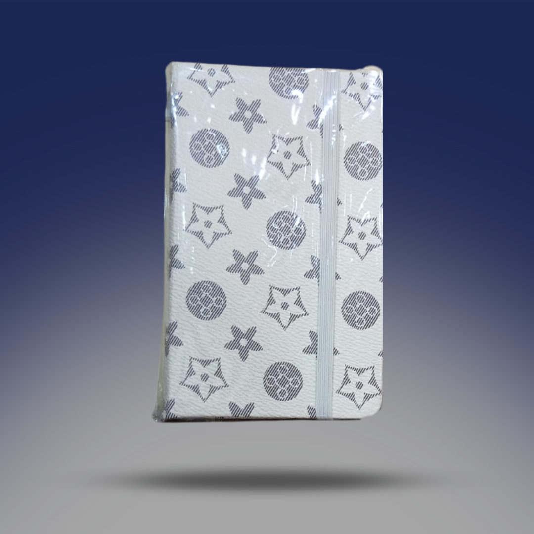 نوت بوك صغيرة الحجم باللون الابيض مع الجراي باستيك لغلق النوتة